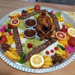 سینی چهار نفره کباب کوبیده با مرغ شکم پر